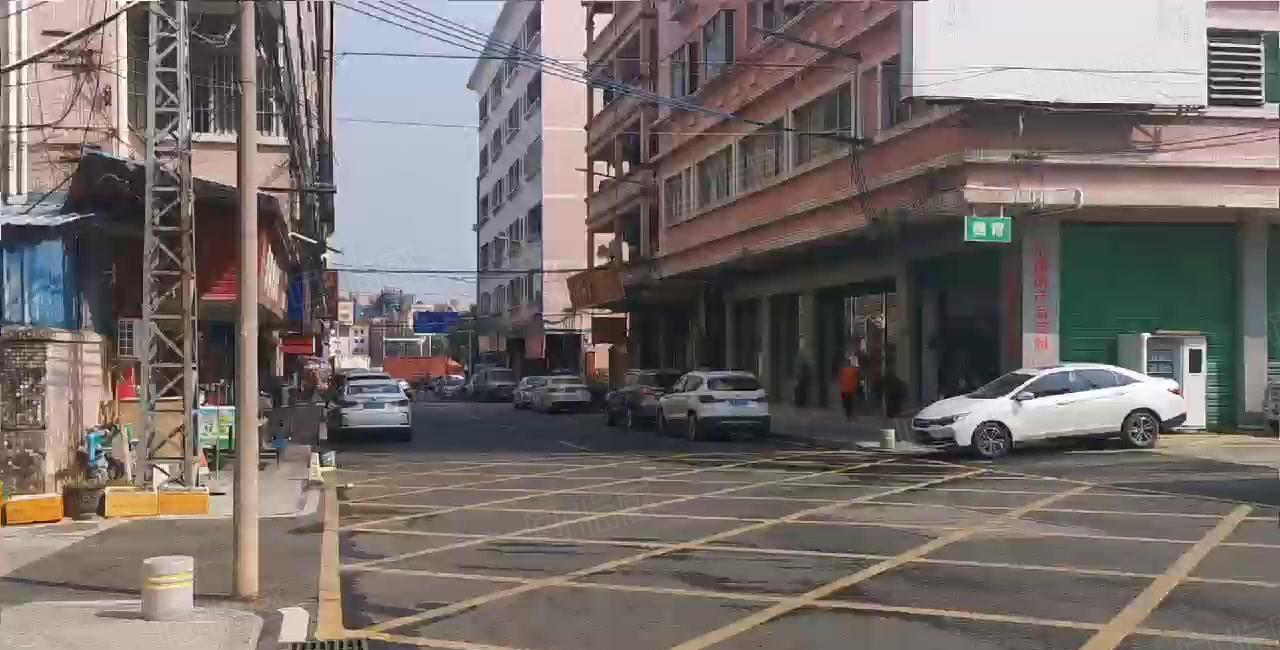 东站附近租客出租2楼1300方，现成装修，独立专用电梯