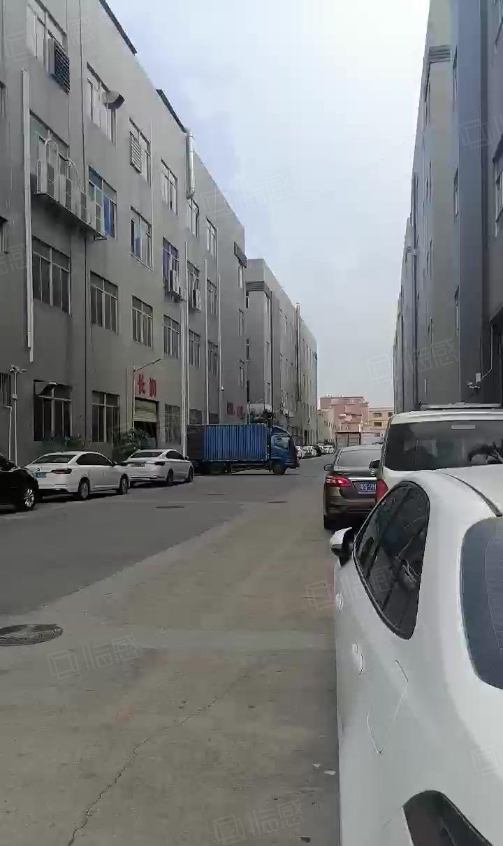 长安新出二楼精装修厂房，靠近主干道交通便利，工业用地可办环评