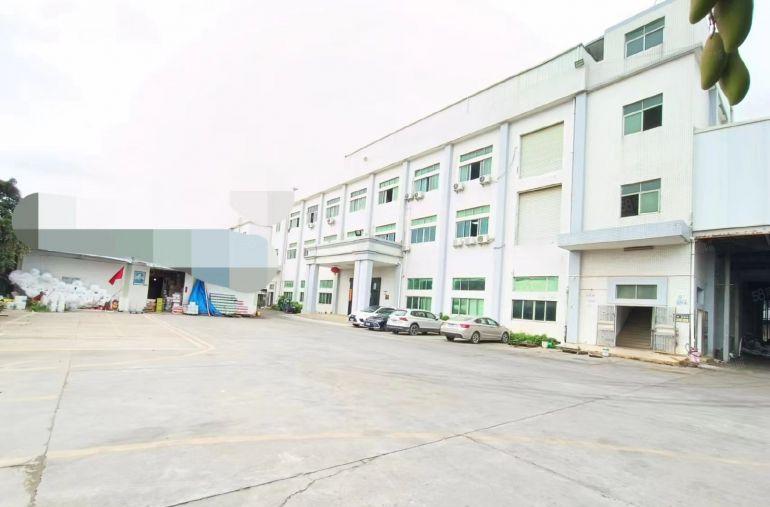 长安上沙标准厂房一楼高度6米，靠近沿江高速，交通便利