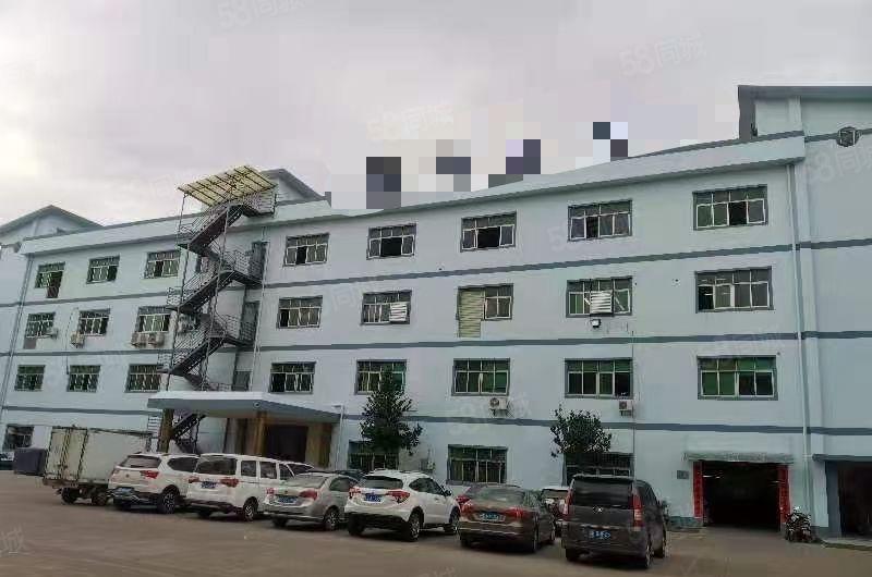 常平金美工业区新出楼上厂房2200平米，现成水电装修，空地大