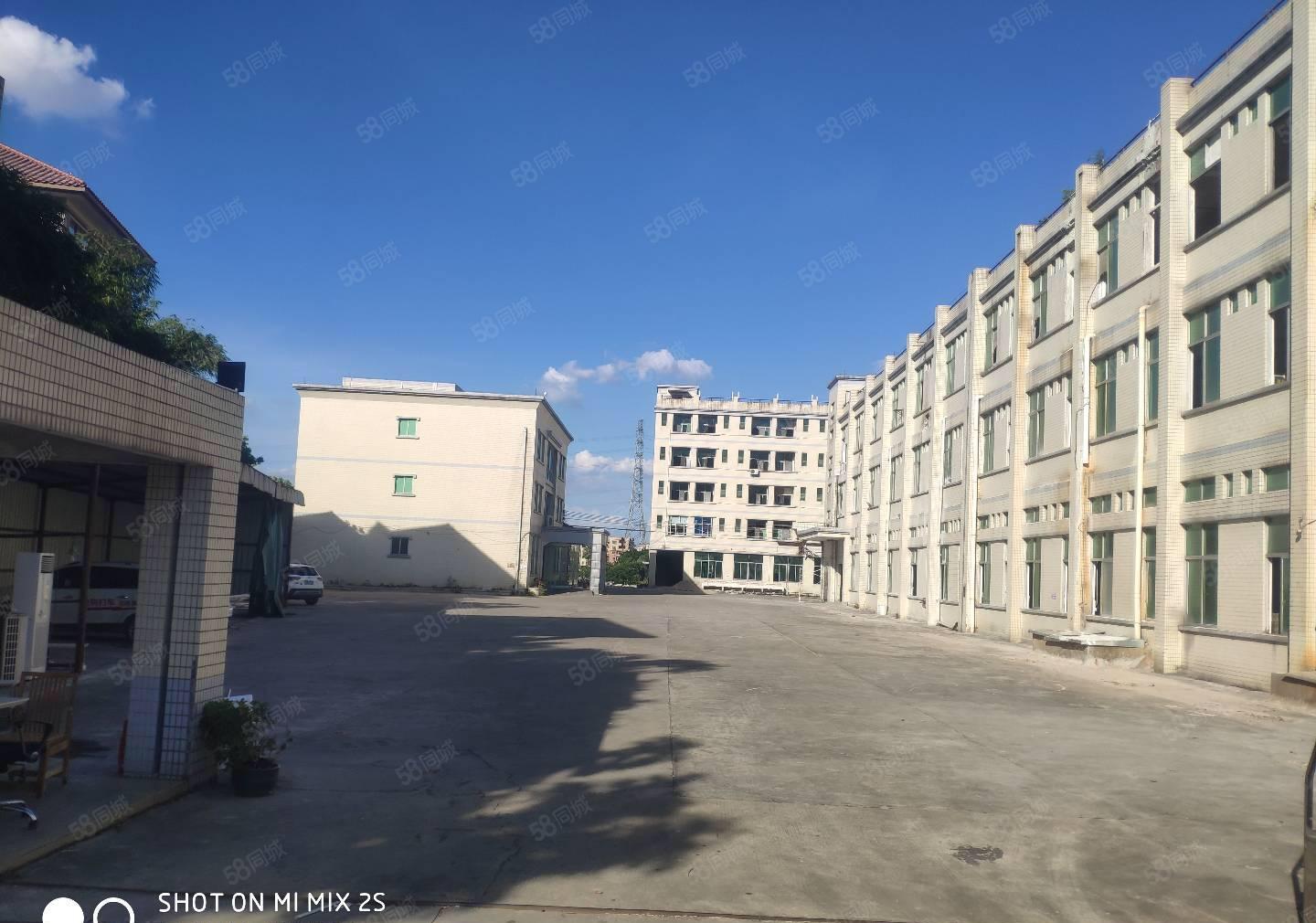 常平袁山贝新出三层原房东厂房5100平方，带环评，空地大