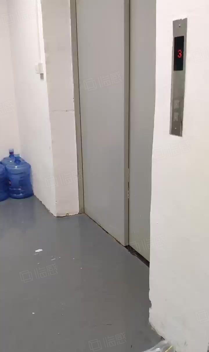 厚街新出原房东楼上500平厂房出租仓库出租，水电办公室齐全