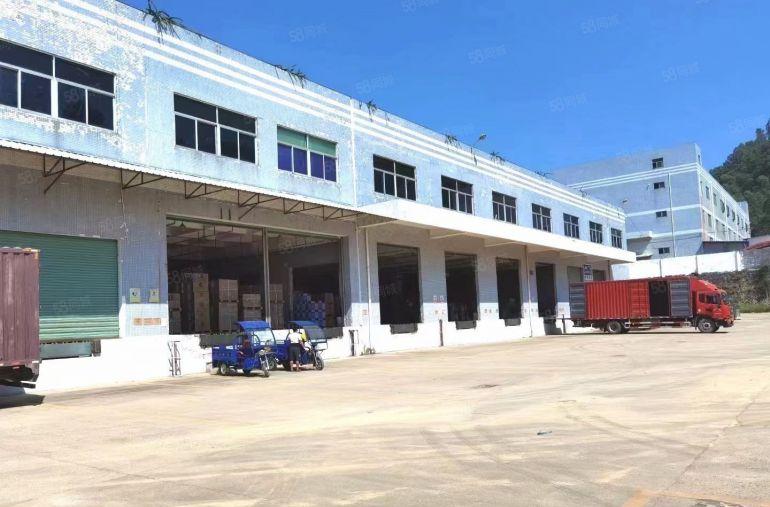 凤岗镇东深二路两层楼仓库12800平方