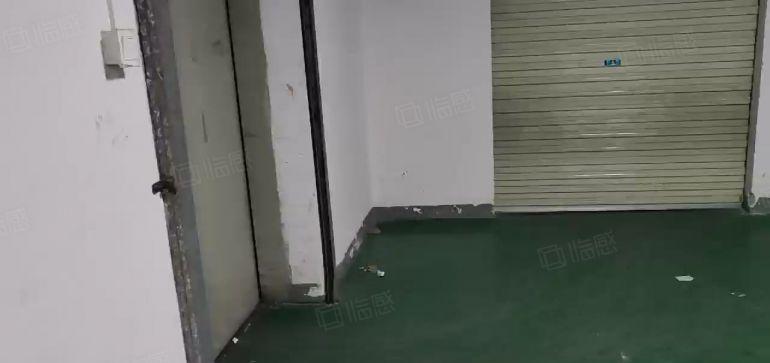 凤岗主干道边新出2楼1380平精装修厂房出租，现办公室地水电