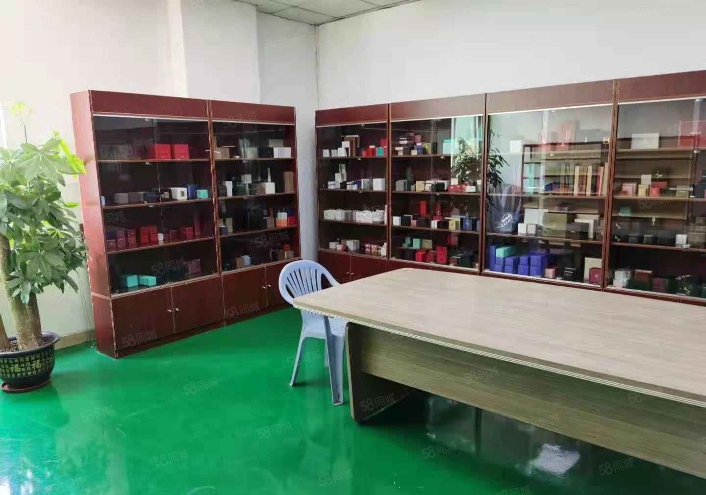 好招工 凤岗包装 皮具 手袋 电子装配线材厂房出租1530平