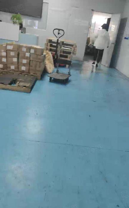 凤岗五联产业园带精装修厂房出租楼上整层2000平方 空地大