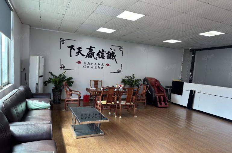 松山湖靠近寮步原房东高速路口现成十万级无尘车间证件齐全。