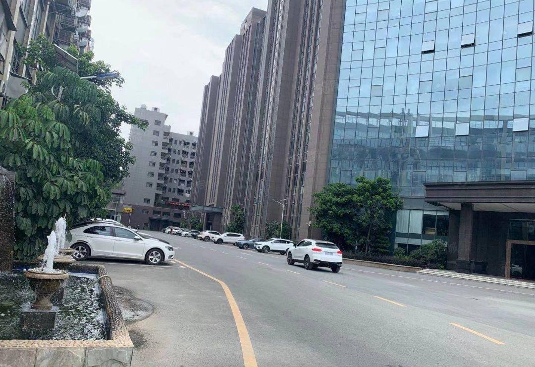 黄江临深圳公明滴水8米带牛角标准重工业一楼厂房出租