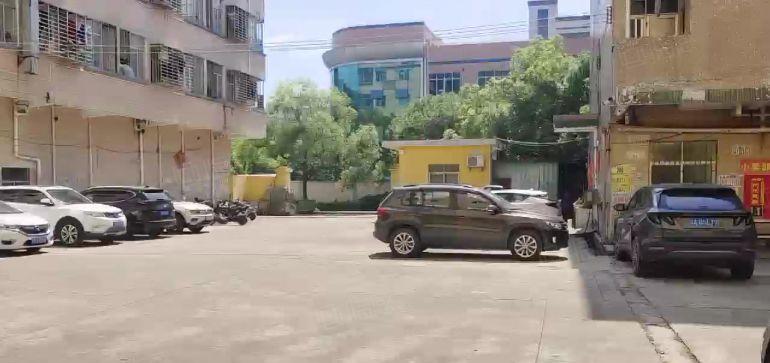 清溪新出一楼小面积500平标准厂房出租，带2间办公室及行车