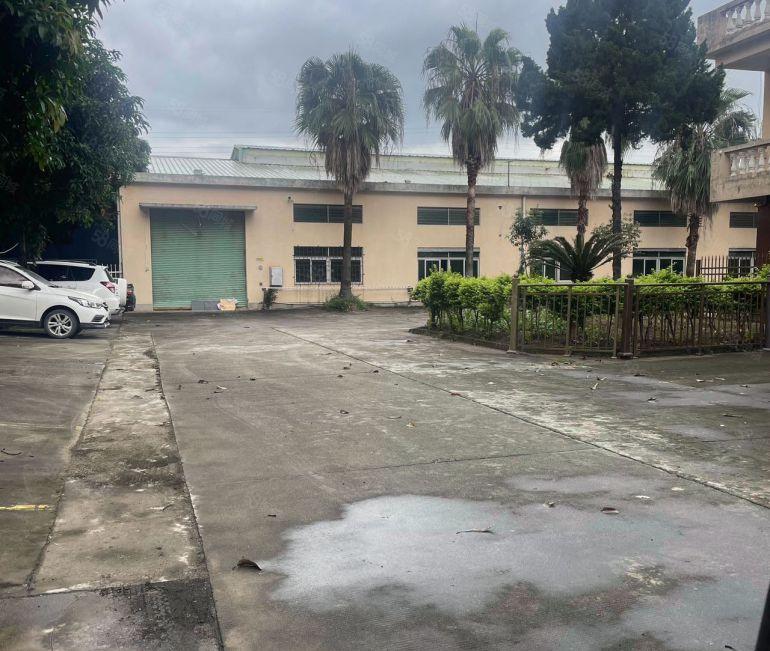 企石多个原房东独门独院单一层厂房出租，价格便宜，空地大