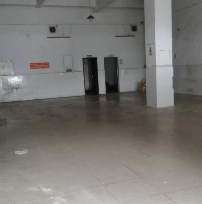 高埗镇中心区一楼商铺，可作小型工厂、办公、商业用途。
