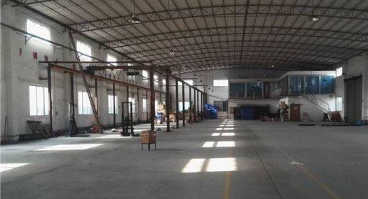 金山大道旁工业园区，500方起分租，中间无柱砖墙形象靓