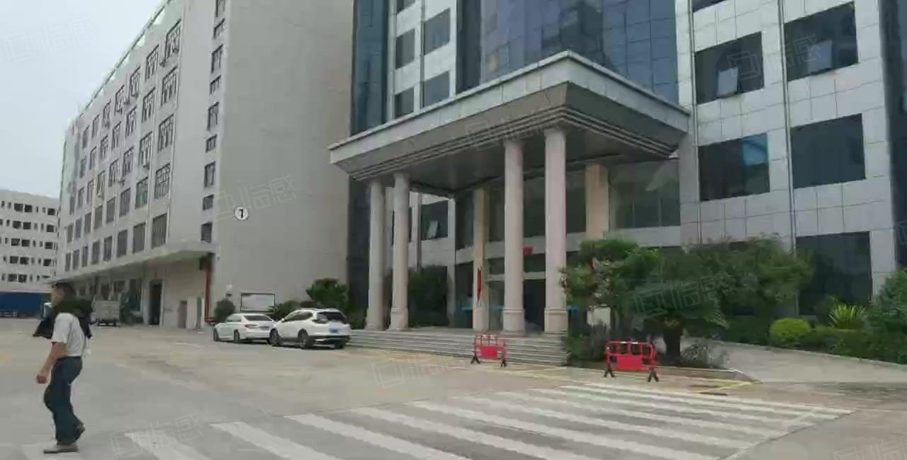 原房东的标准厂房出租，可以分租价格可以谈，环境好，容易招工
