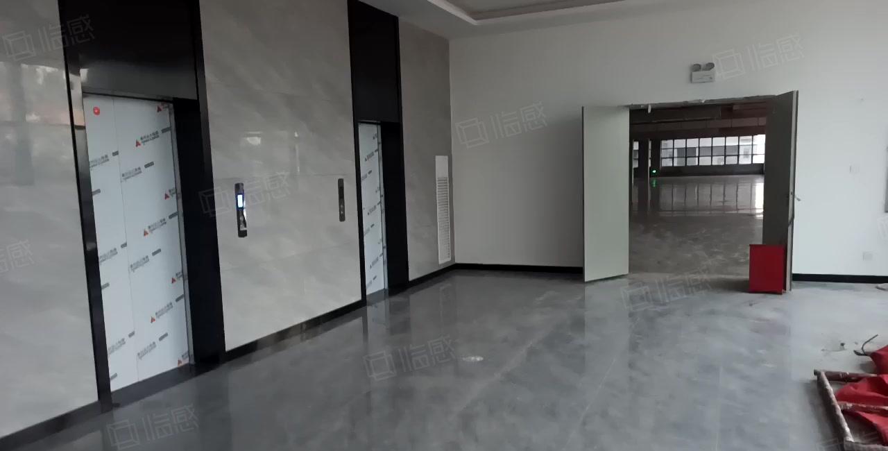 小金口单层6600平方4台货梯带货台可分租一半可以做好地坪漆