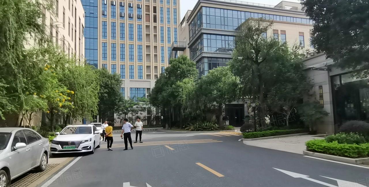 秋长白石工业区3000平厂房仓库出租精装修原房东可分租