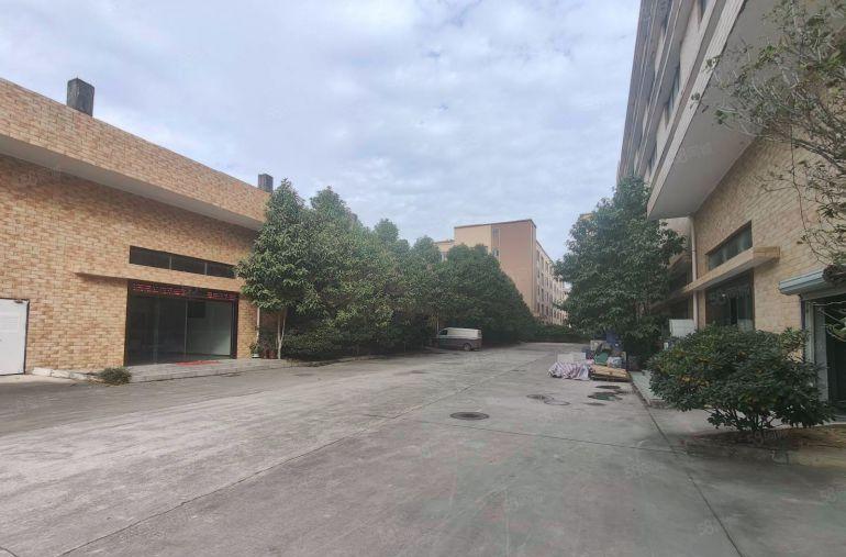 惠阳平潭怡发工业园一楼标准厂房2300平，现成行车，现成装修