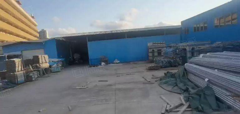 700空地500厂房，硬化地，5元靠马路边
