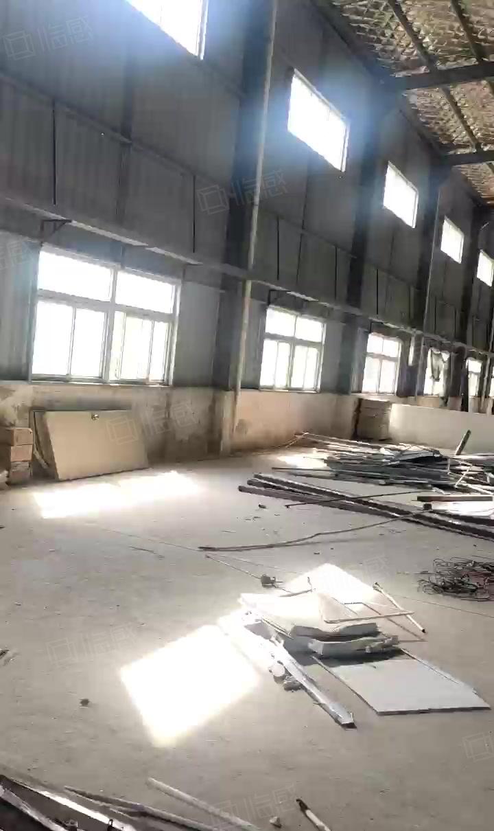 独门独院钢构，方便进出大车，滴水10米，证件齐全。