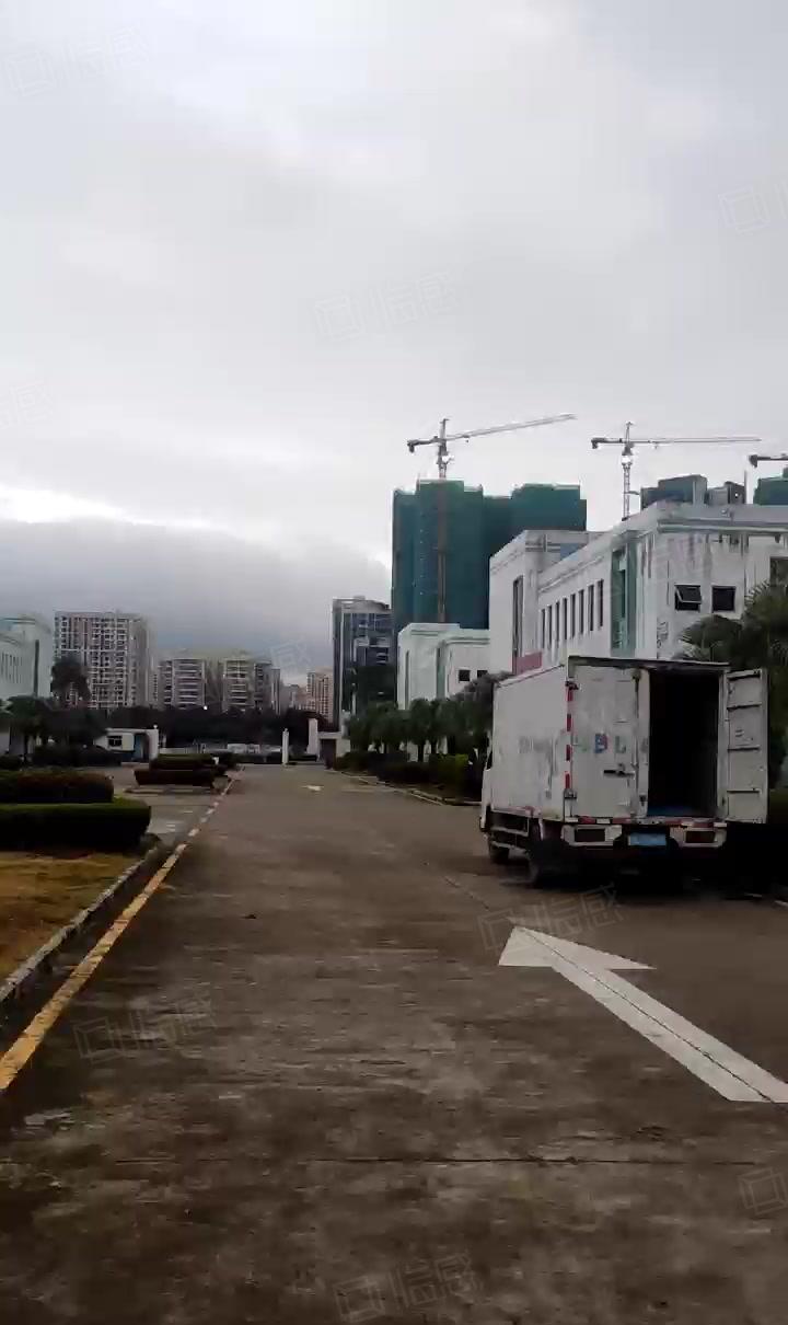 园区环境优美，配套设施完善。不限行业，租金美丽。