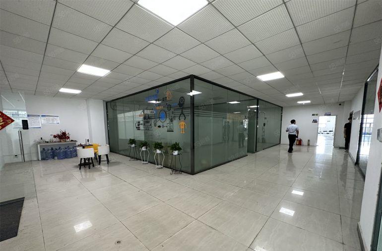园洲现成装修厂房10元出租水电齐全进场即可生产可分租500