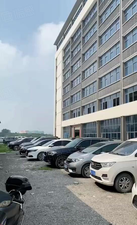平南全新厂房出租，有宿舍配套。高速附近交通方便联系