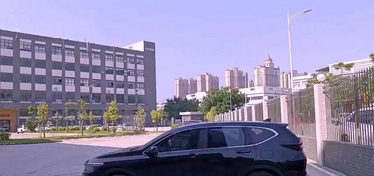 6元新建厂房，大小可分，原房东厂房仓库出租，高使用率，空地大
