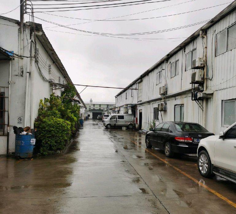可做线路板，有环保证，一层彩钢瓦厂房，靠近大路边，交通方便。
