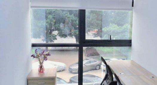 布吉地铁口1一5人办公室出租，可注册公司，费用全包