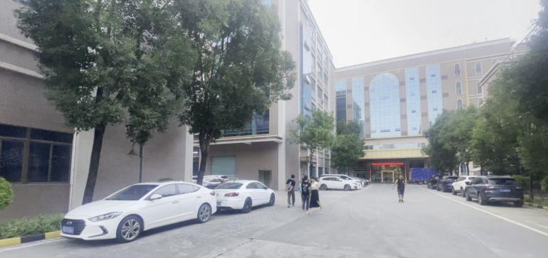 虎门南栅原房东楼上带装修整层1480平，现成办公室，3吨电梯