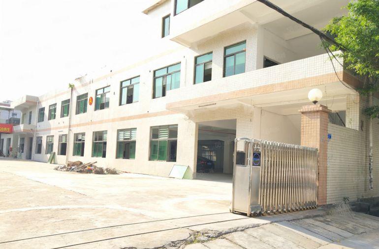 长安镇刚空出独院厂房，4500平方出租，工业用地水电齐全