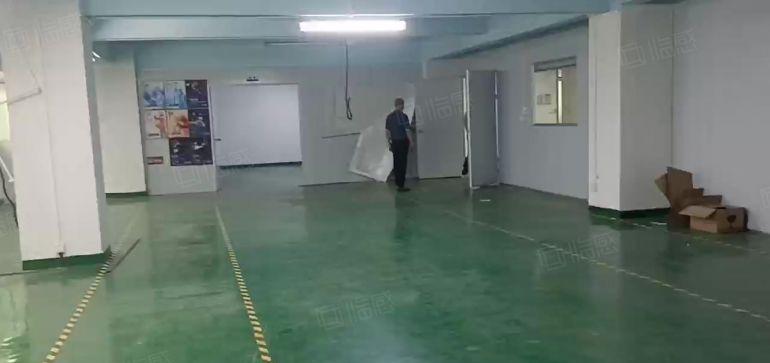 长安镇乌沙厂房出租楼上580平，带装修低价出租，现成电子车间