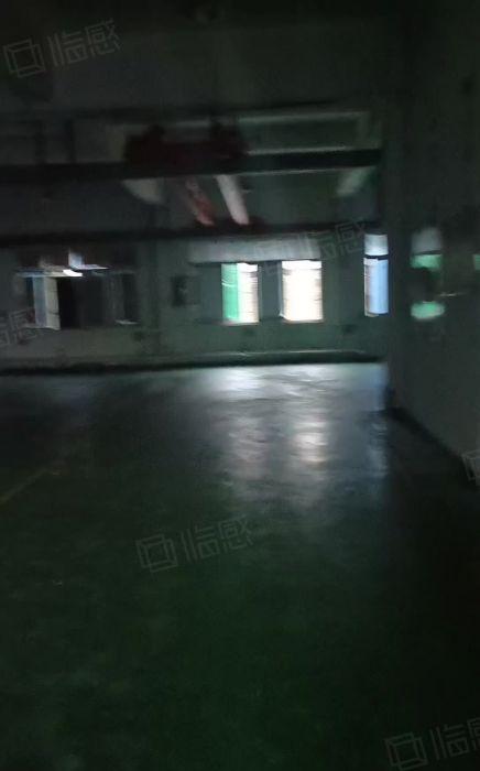 上沙一楼700平精装修厂房带航车低价出租