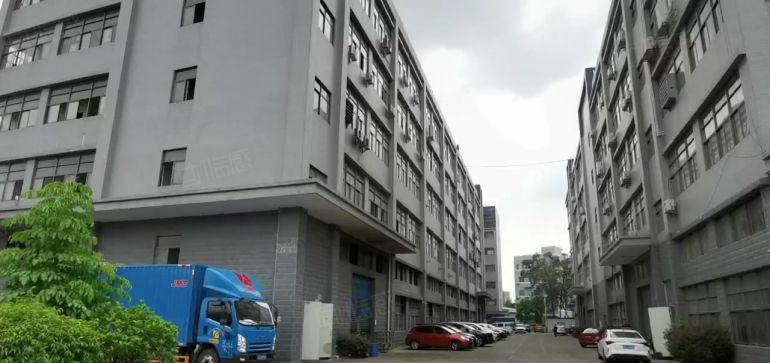年前低价甩租月底空出楼上一层1500平方带精装修办公室地坪漆