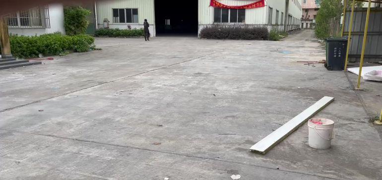 常平新出原房东独院。带独立办公室宿舍滴水十米带航车适合重工业