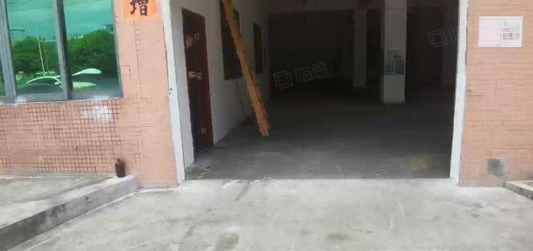 近大朗低价厂房仓库出租标准一楼带精装修办公室。