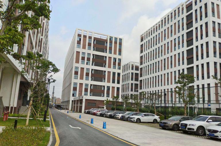 10元起租，5吨货梯，原房东2610平整层全新厂房出租