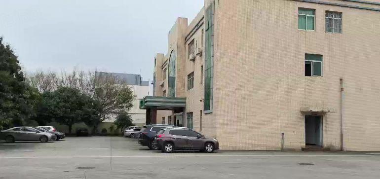 凤岗高速口独院钢构5000平厂房仓库出租，滴水8米水电齐全。