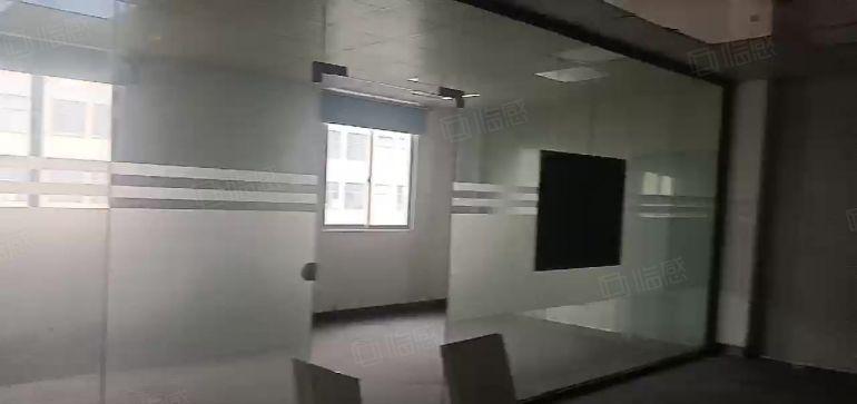 凤岗宏盈工业区带办公室装修标准厂房四楼800平出租水电到车间