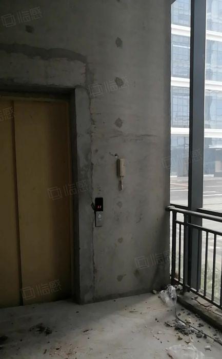 松山湖华为科技园旁高端红本原房东厂房90000方，可分层出租