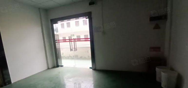 低价出租三楼600平，一口价7000块，现成装修办公室。