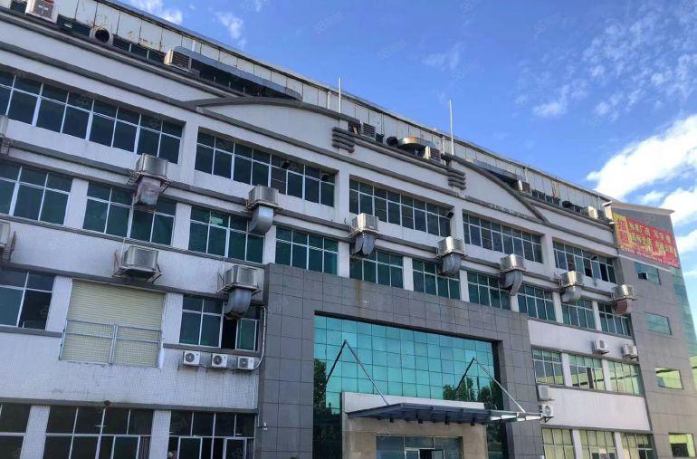 中堂镇新出原房东独门独院钢结构厂房一楼出租，园区形象美丽