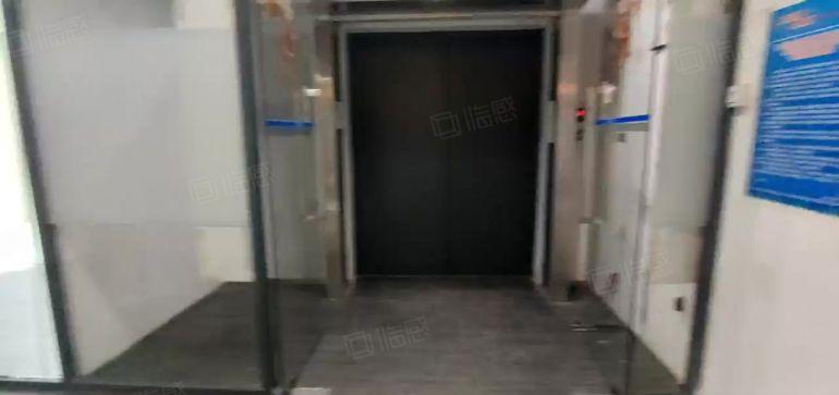 西乡，臣田工业园，楼上带装修整层1050平厂房出租，拎包生产