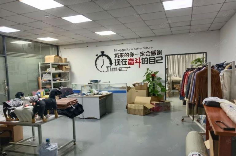 石岩新出2楼办公厂房300平米带装修出租，现成水电，两吨货梯