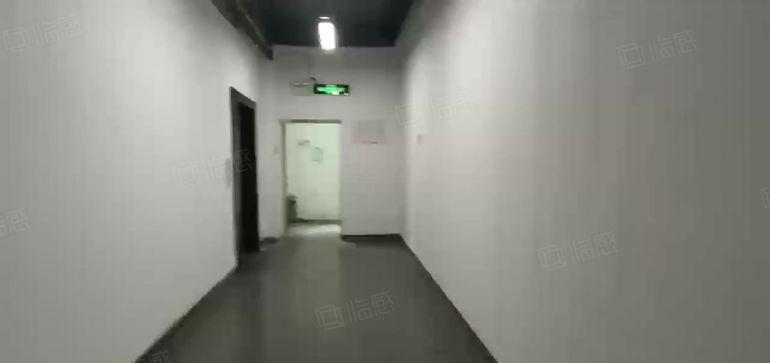 西乡，固戍地铁站附近，楼上85平136平带隔间办公，电商贸易