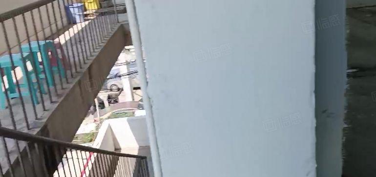 特价20元！西乡勒竹角工业区楼上半层650平，有货梯