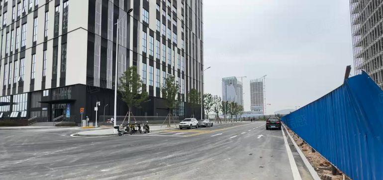 宝安西乡地铁口全新红本产业园300~2000平厂房出租可分租