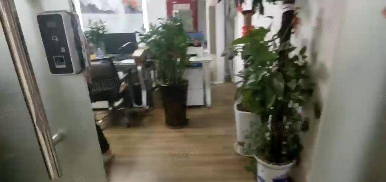 西乡固戍地铁站附近，楼上带装修368平厂房出租，拎包即可使用