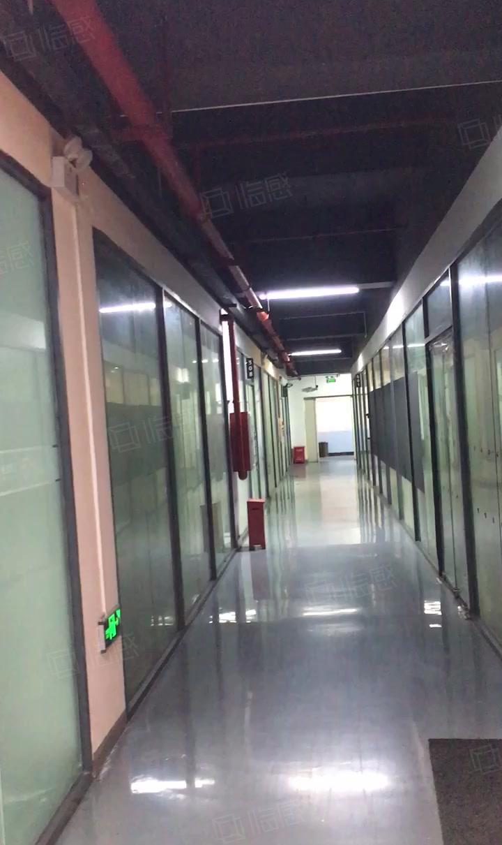 红浪北，兴东地铁口500，1700平仓库。电商，生产无限制