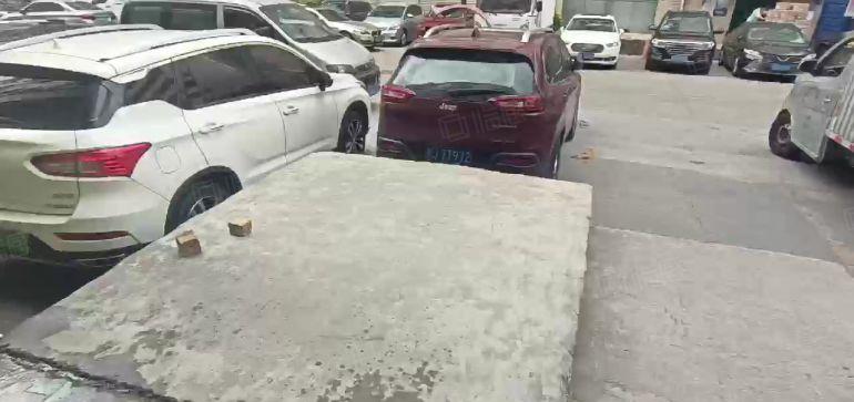 西乡鹤洲大型工业园，一楼装修750平厂房，可分租，带卸货平台