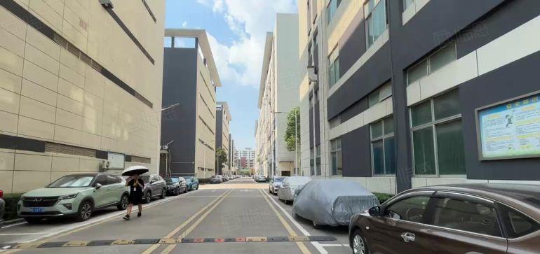 福永地铁口厂房4楼整层3400平米精装修免转让费出租大小分租